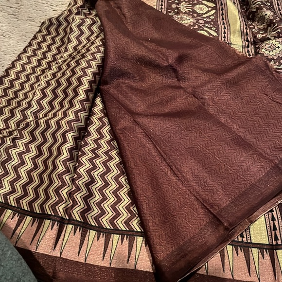 Maroon printed tussar silk saree. - Picture 5 of 5